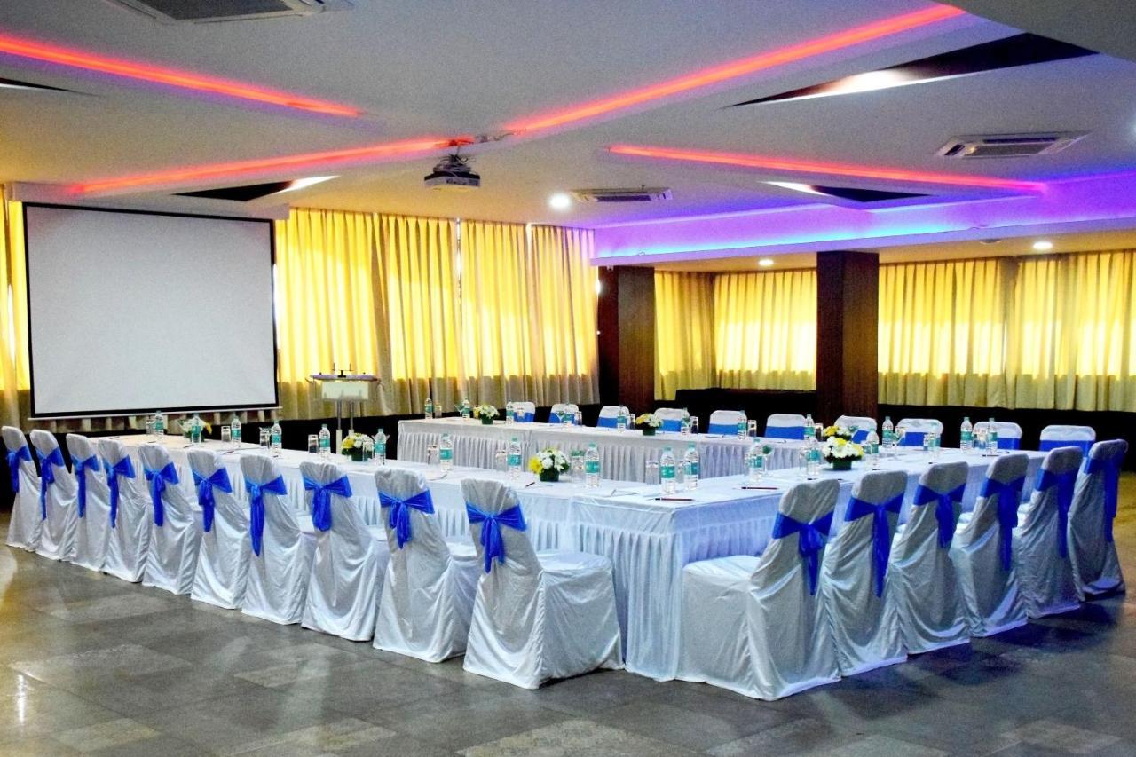 Hotel Citrus Prime Candolm, Goa Candolim Exteriör bild